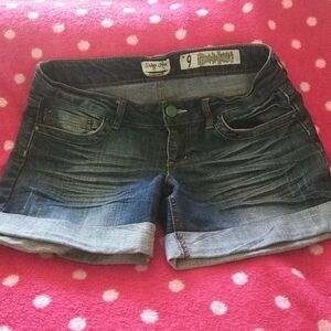 Woman's shorts